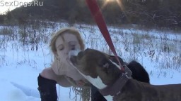 Надя есть собачьи какашки и пьет сперму. Зоо порно Тим Раша