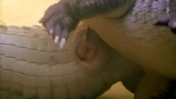 Порно с крокодилом или ебля диких животных
